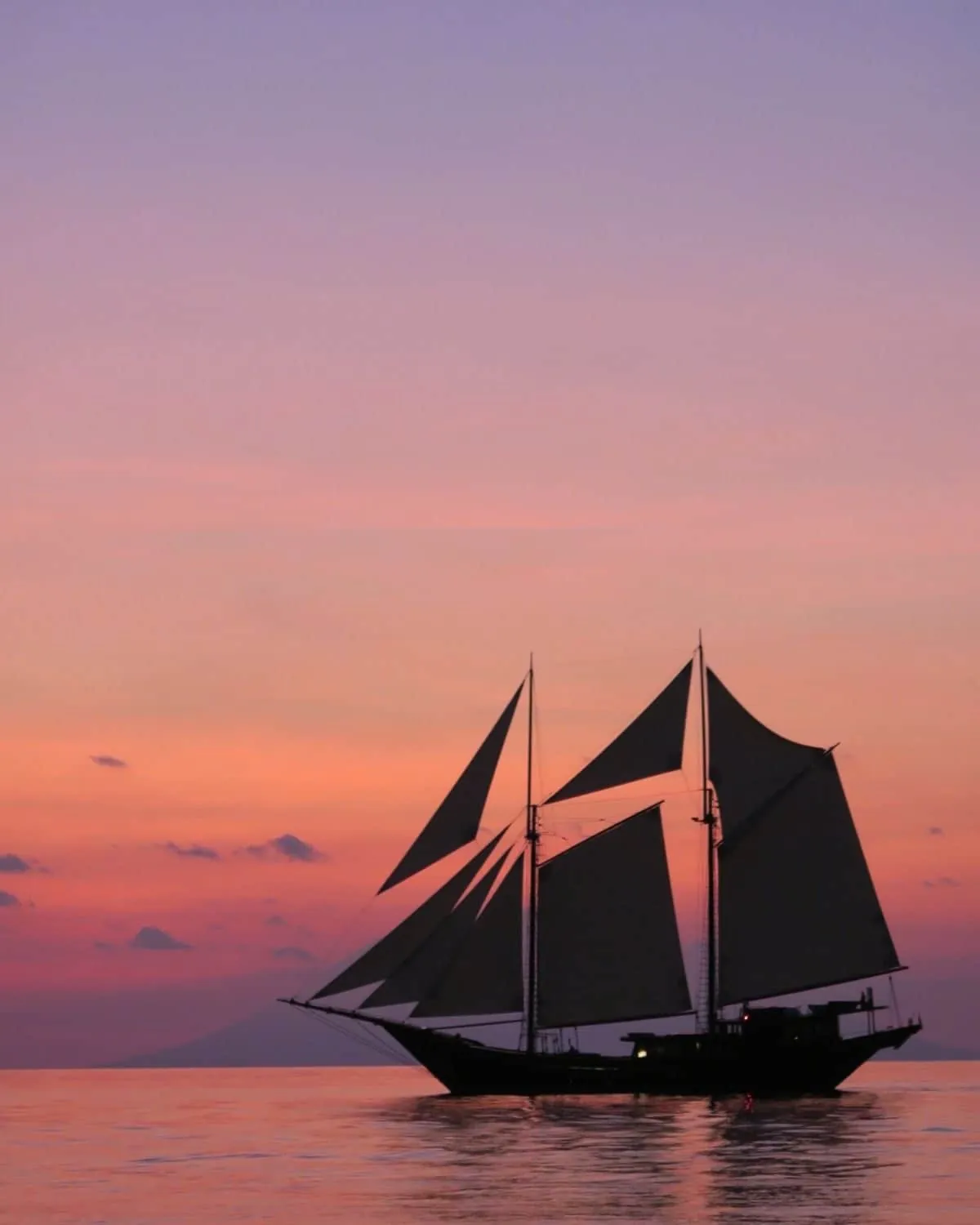 The Amandira phinisi under sail in the Indonesian archipelago